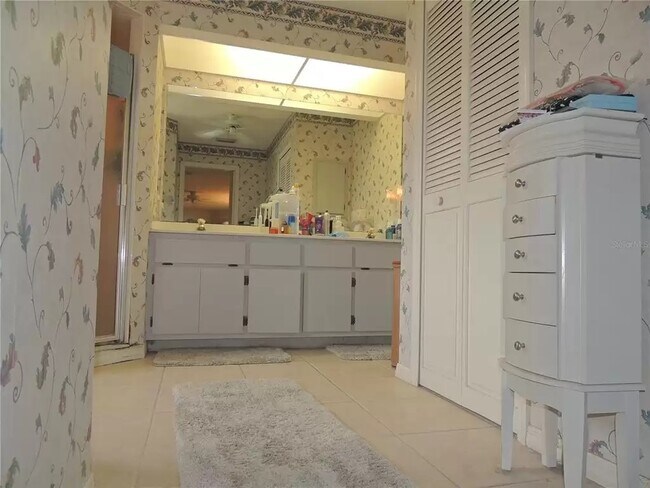 Building Photo - 264 Valdiva St