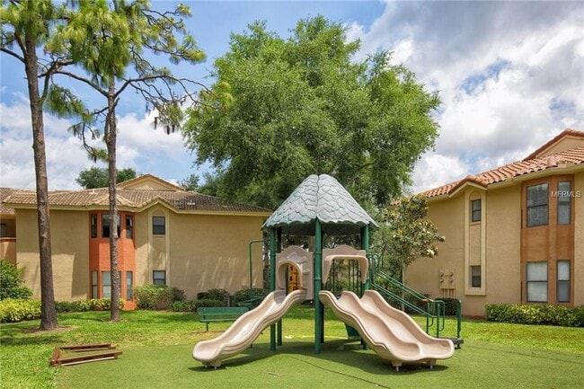 Building Photo - Dr Phillips 2 bedroom 2 bath with 1 car ga...