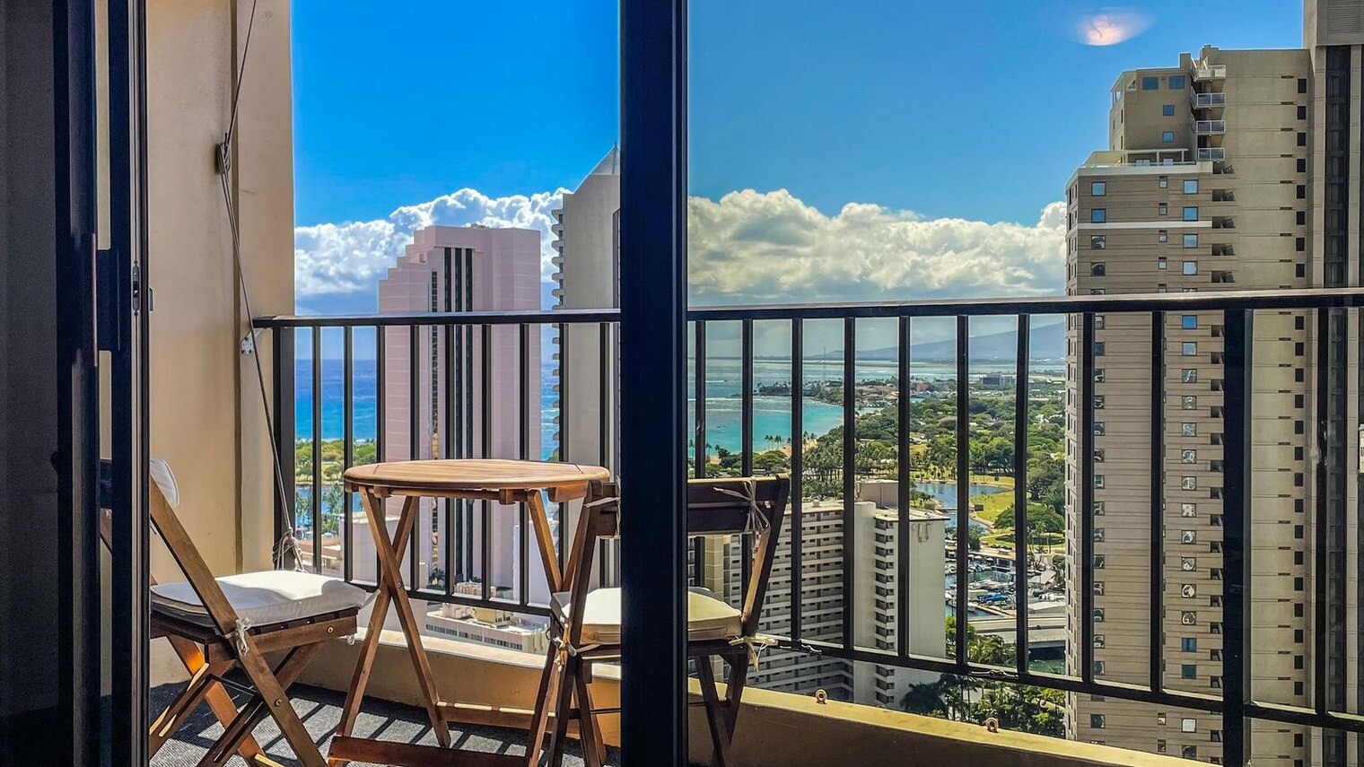 Building Photo - 411 Hobron Ln