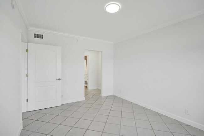 Building Photo - 2201 SE 9th St