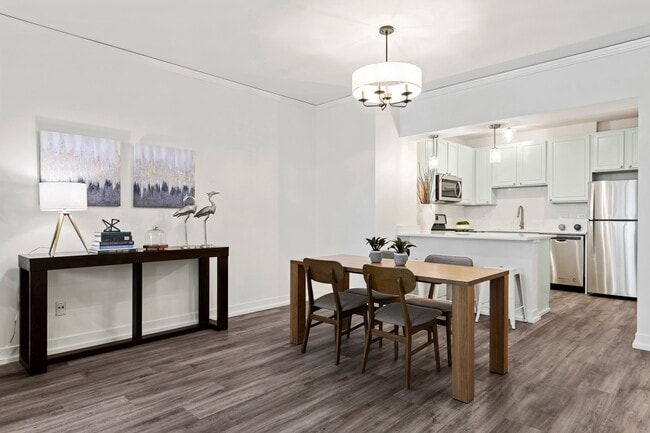 Building Photo - 200 N Jefferson St