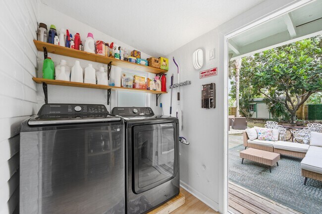 Building Photo - 117 S Palmway