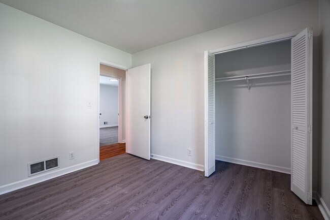 Building Photo - Stunningly renovated 4 bedroom 3 bathroom ...