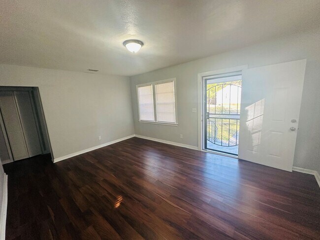 Building Photo - 3146 2nd St Cir