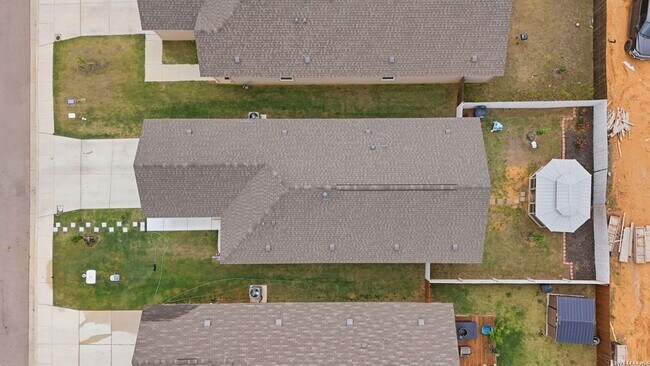 Building Photo - 140 Maverick Cv