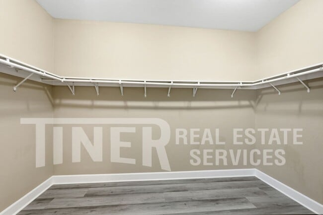 Building Photo - 5444 Noyack Way