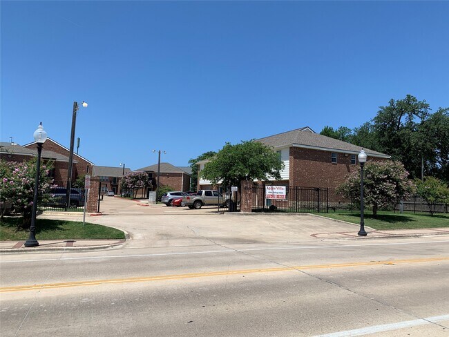 Building Photo - 4504 College Main St