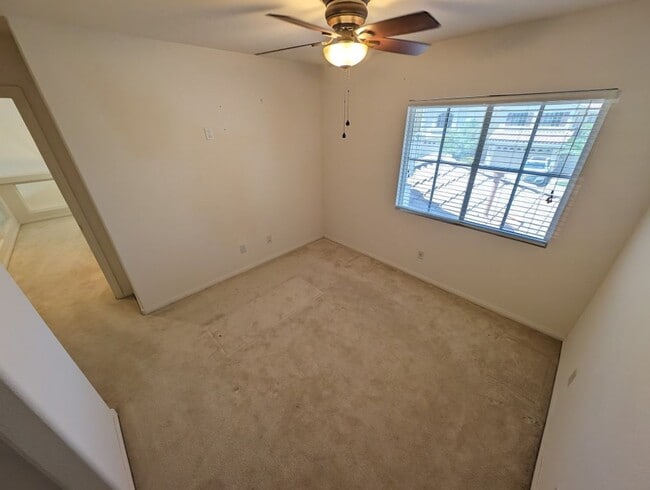 Building Photo - 10900 Royal Highlands St