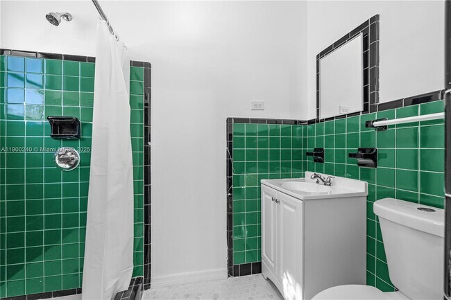 Building Photo - 201 S Biscayne River Dr