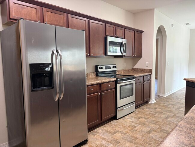 Building Photo - 214 Ladue Ave