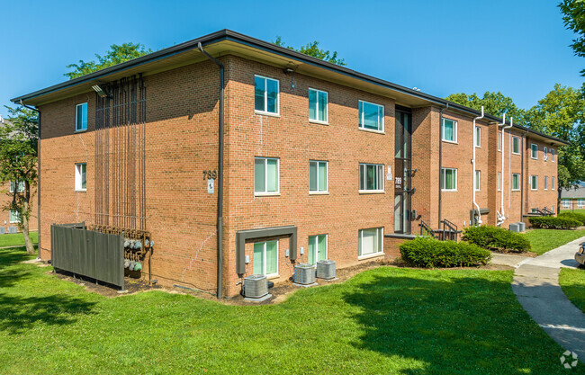 Greenwood Village - 750-879 Greenfield Dr Columbus OH 43223 | Apartment ...