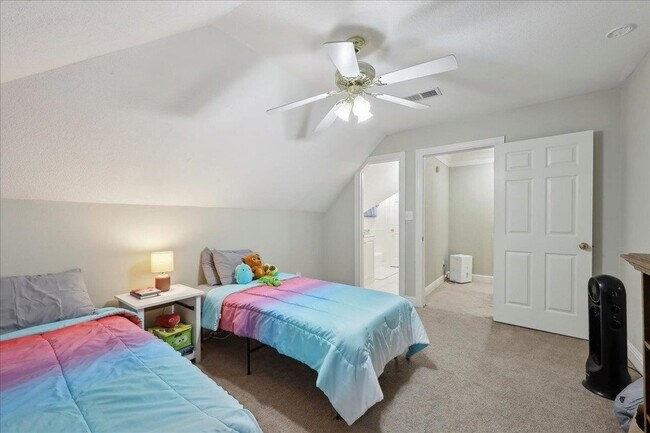 Building Photo - 4 Twin Cir Dr