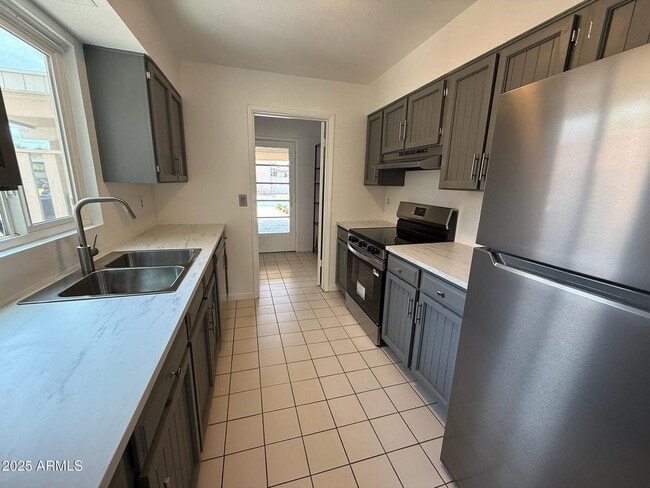 Building Photo - 708 E Colgate Dr