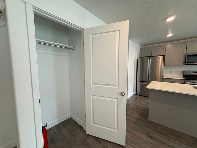 Building Photo - Beautifully Updated 4-Bedroom Townhome in ...