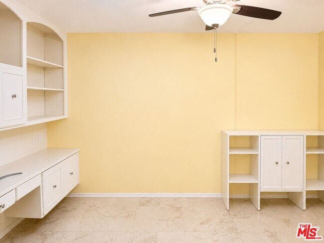 Building Photo - 5870 Green Valley Cir