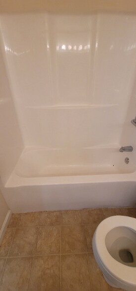 Building Photo - 1908 Heather Lea Dr