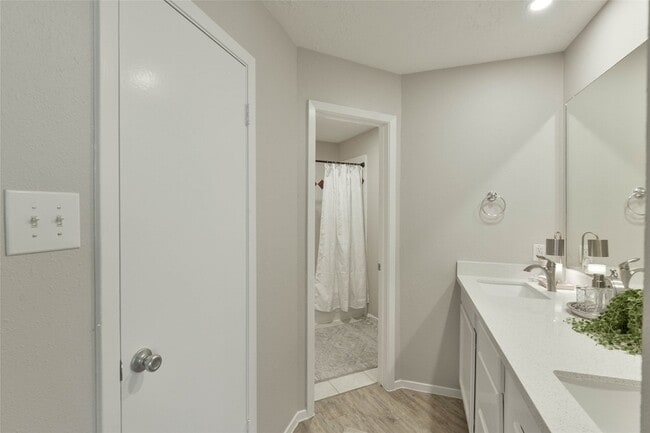 Building Photo - 7211 Fuchsia Ln