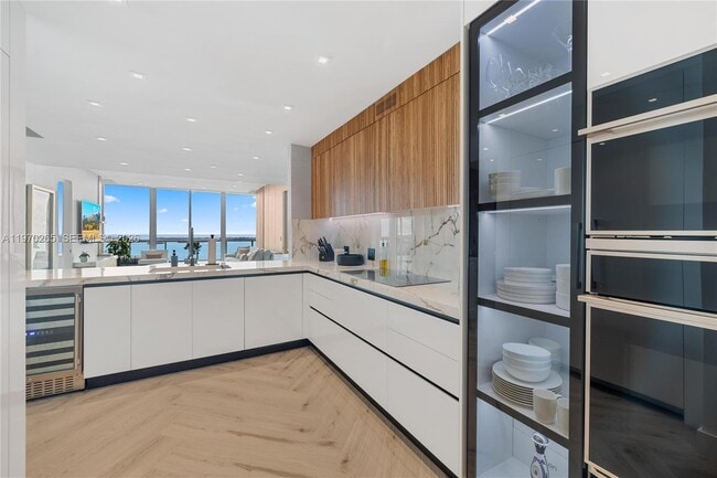 Building Photo - 1331 Brickell Bay Dr