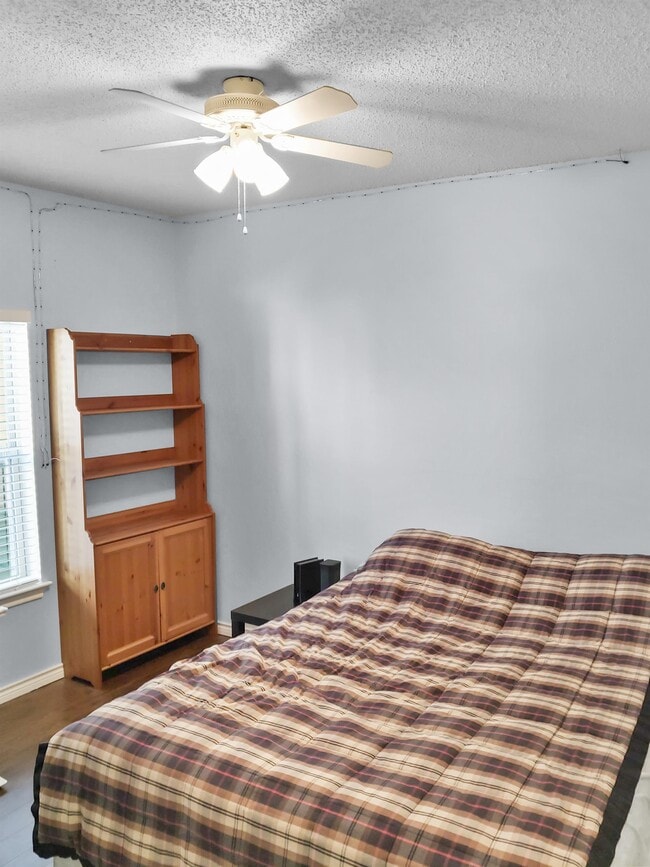 Building Photo - 2414 Longview St