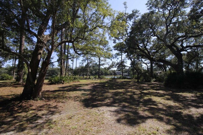 Building Photo - 2-Bedroom Waterfront Townhouse with Community Pool – Available 11/26