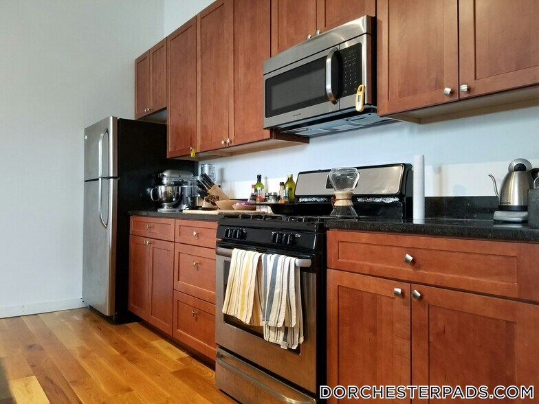 Building Photo - 600 Columbia Rd