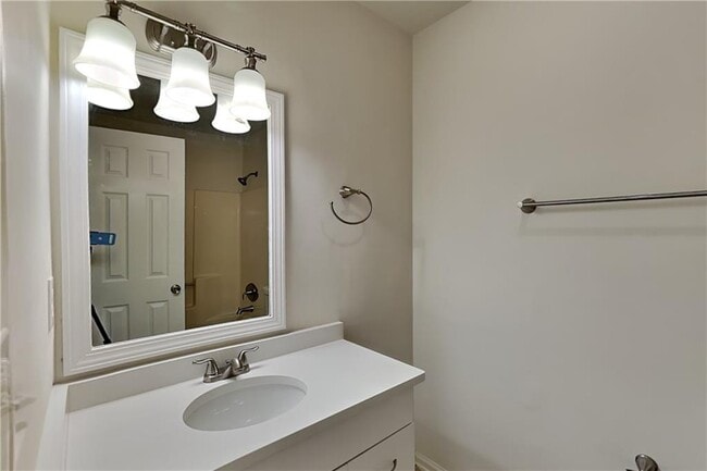 Building Photo - 607 River Bend Cir