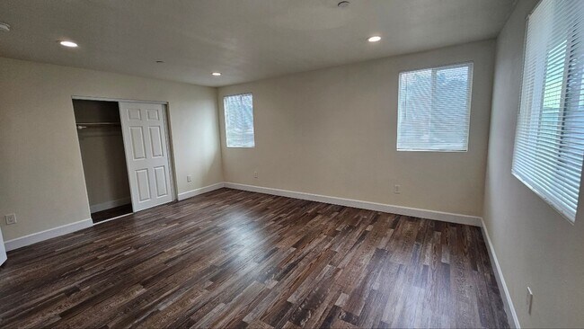 Building Photo - 23(1456,1458)