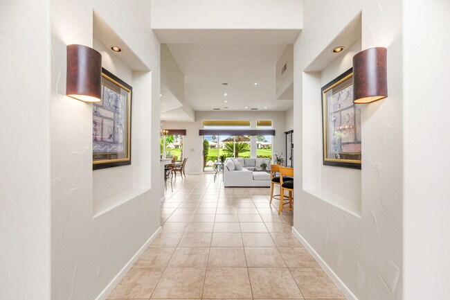 Building Photo - 727 Arrowhead Dr