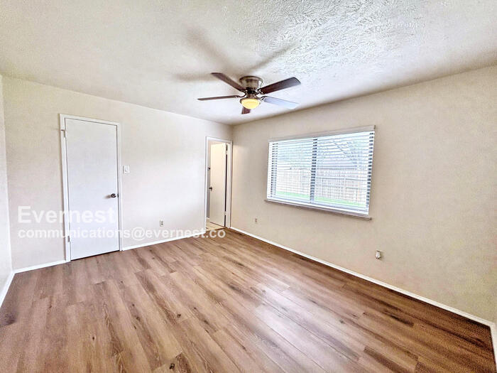 Building Photo - 5538 W Ridgecreek Dr