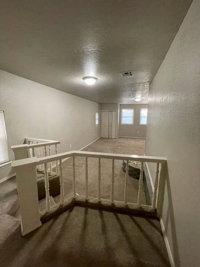 Building Photo - 1807 Comanche St