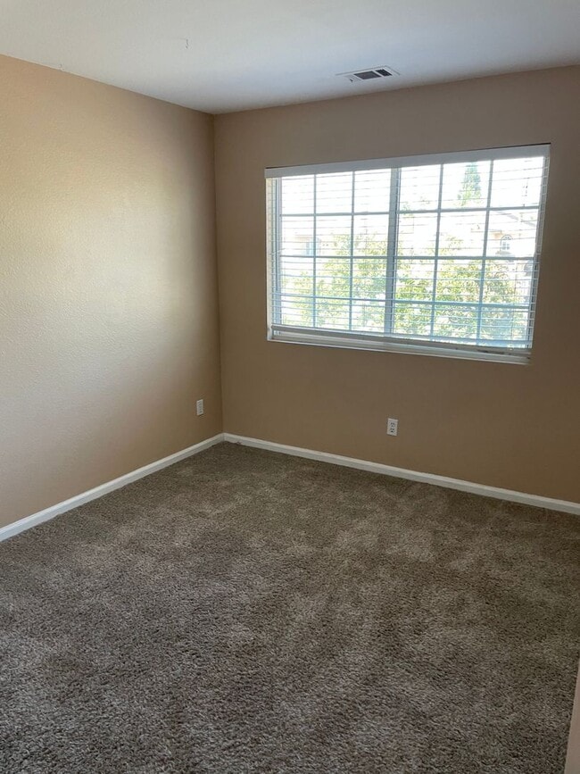 Building Photo - Beautiful Rocklin 4 Bedroom Home with 3 Ca...