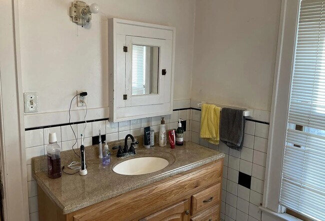 Building Photo - 1008 W Huron St