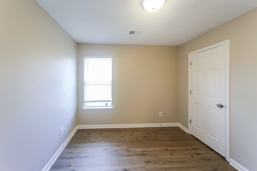 Building Photo - 6942 Scofield Cove