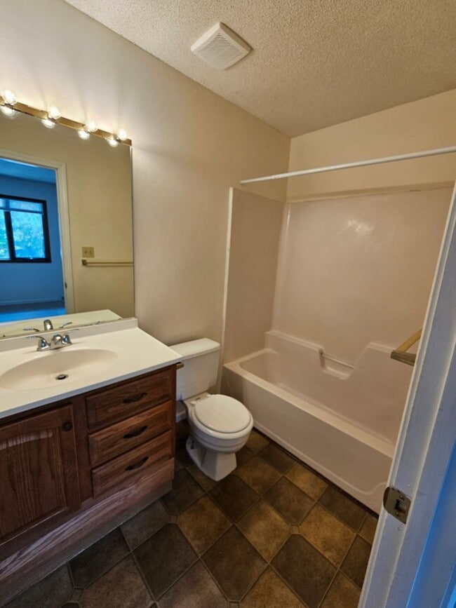 Building Photo - 3 Bed/ 2.5 Bath- Village South Condominiums