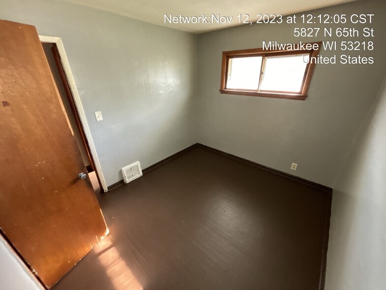 Building Photo - 5827 N 65th St