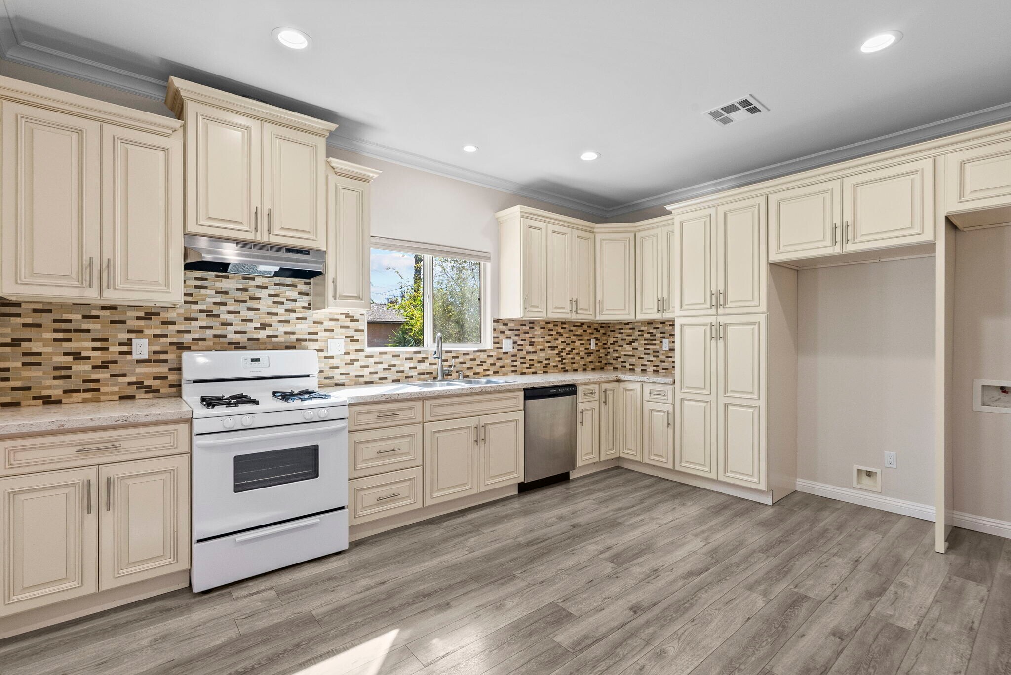 Building Photo - 6715 Cedros Ave