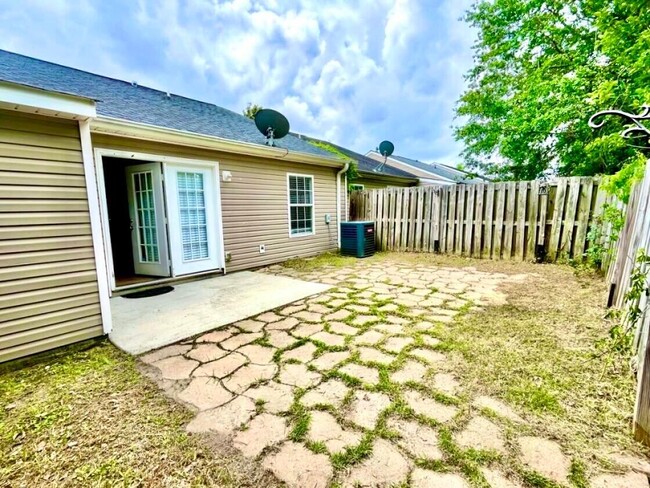 Building Photo - 1235 Longpoint Dr
