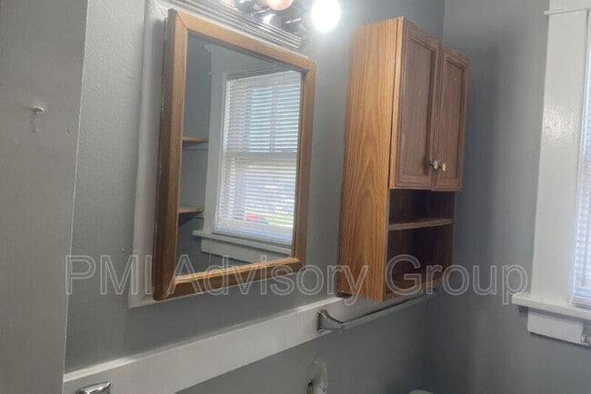 Building Photo - 509 SW 5th St