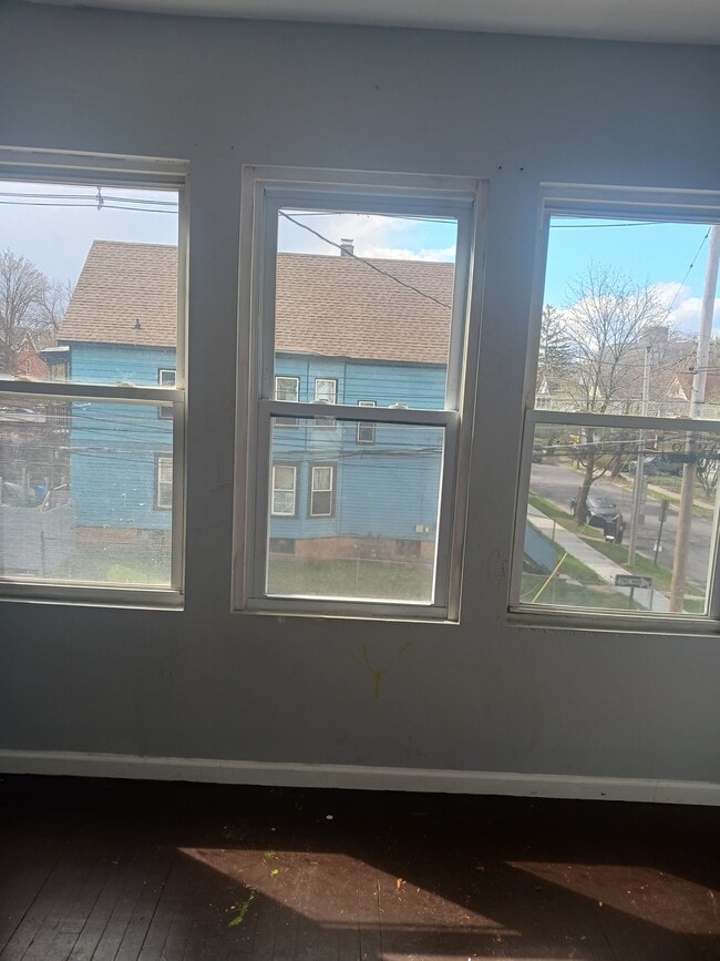 Interior Photo - 7 Franklin Street