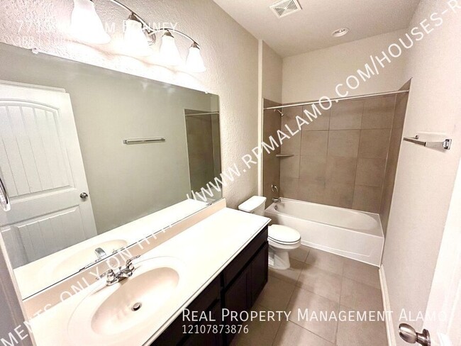 Building Photo - **MOVE-IN SPECIAL** Gorgeous 3 Bedroom Hom...