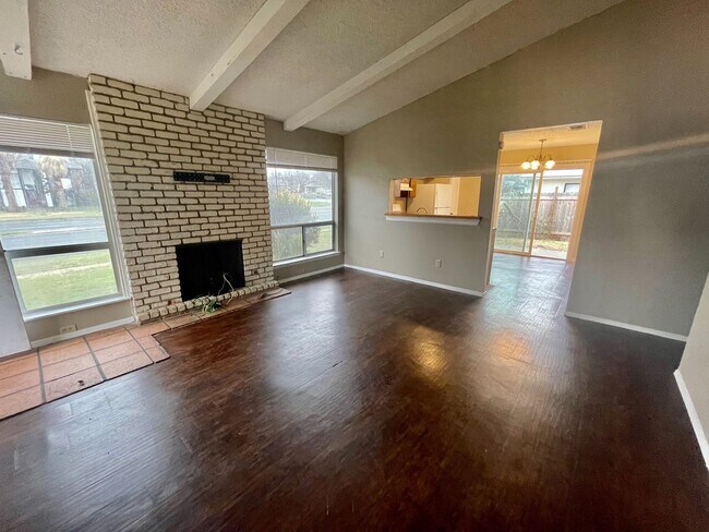 Building Photo - 302 W. William Cannon Drive