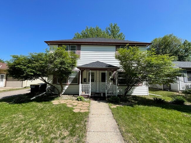 Building Photo - 715 N 3rd St