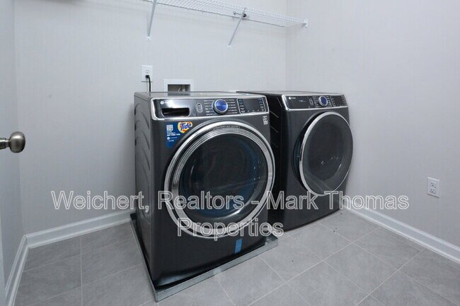 Building Photo - 1043 Manorhaven Dr