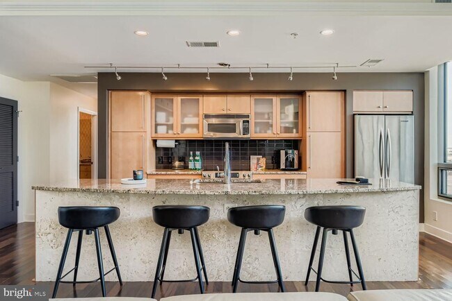 Building Photo - 675 President St