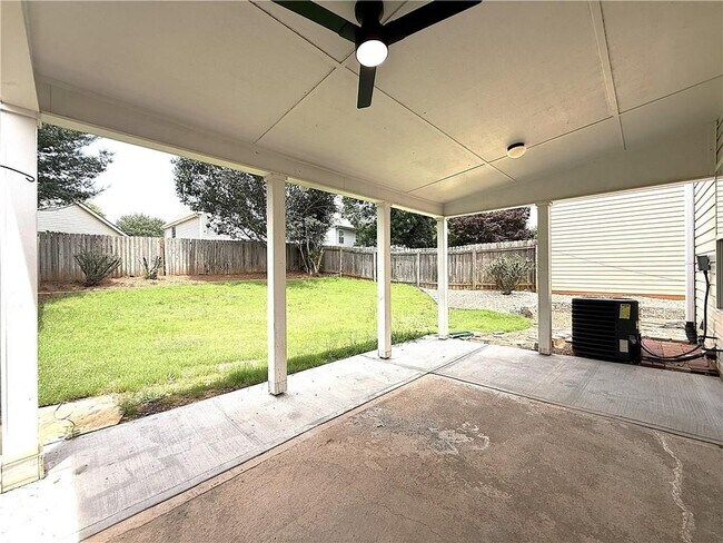 Building Photo - 2150 Lexington Ln