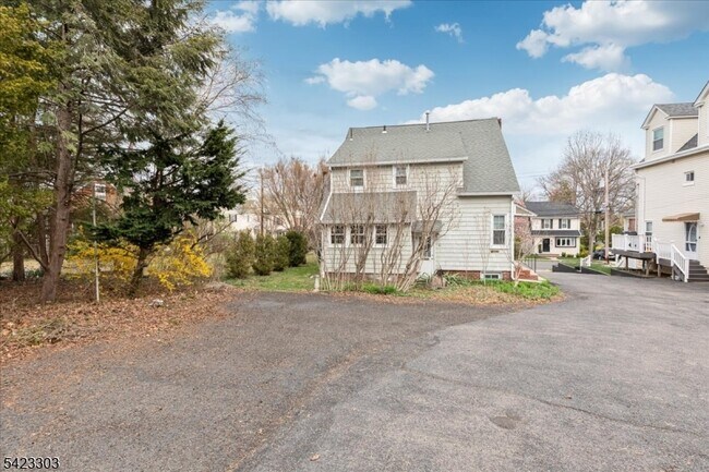 Building Photo - 81 Tooker Ave