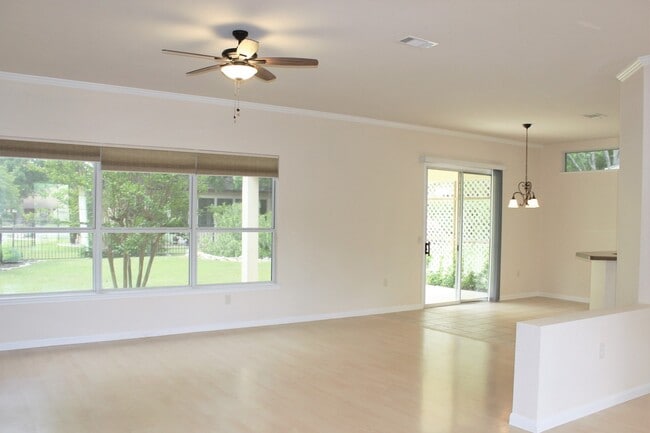 Building Photo - 103 Hill Country Dr