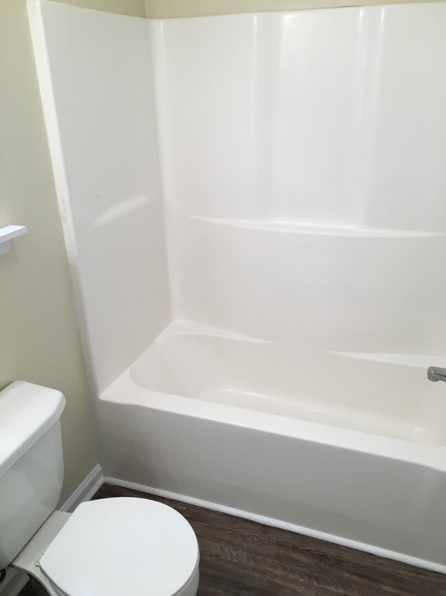 Building Photo - 320 Greenleaf St SW