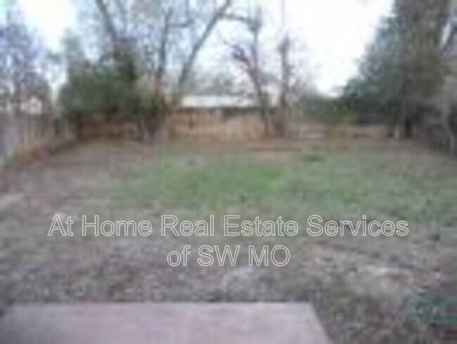 Building Photo - 936 S Main Ave