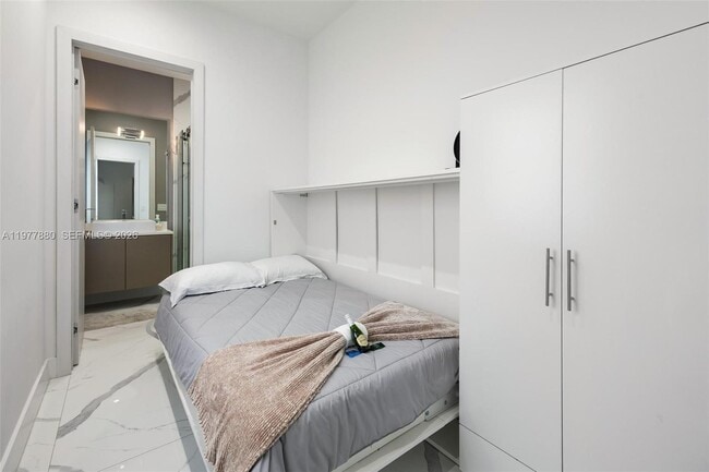 Building Photo - 3367 NE 168th St